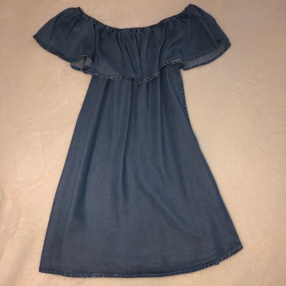 Off the shoulder jean dress!